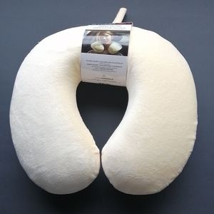 NWOT Memory 707 Memory Foam Travel Pillow Ivory